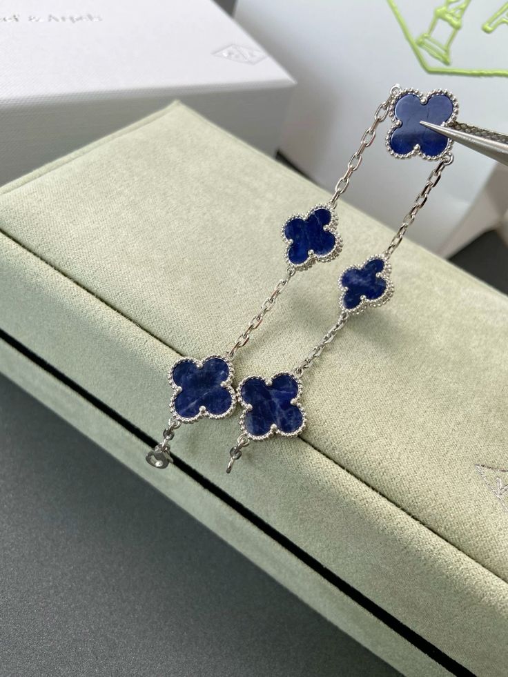 Van Cleef blue